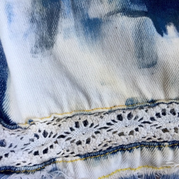 VINTAGE High Waisted Bleached Denim Shorts - Picture 6 of 8